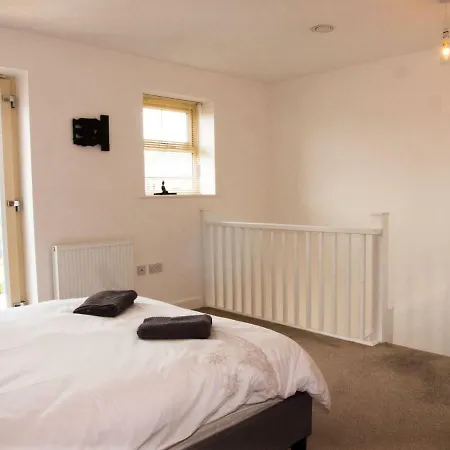 Impressive Urban Townhouse - Leeds Centre Holiday home *
