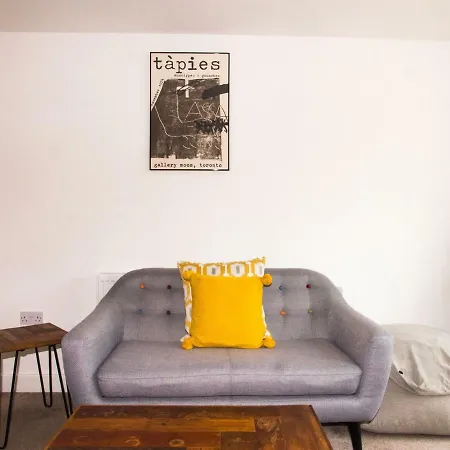 Impressive Urban Townhouse - Centre *