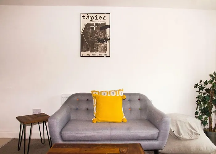 Impressive Urban Townhouse - Centre *